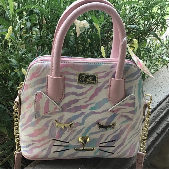 Betsey Johnson Handbags - Betsey Johnson LBLINI purse.